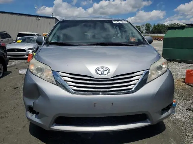 2017 TOYOTA SIENNA LE  