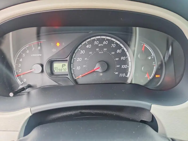 2013 TOYOTA SIENNA LE 8-PASSENGER  