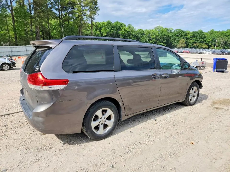 2012 TOYOTA SIENNA LE  