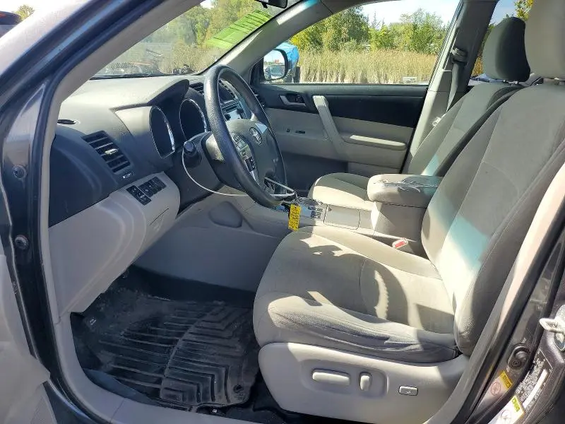 2013 TOYOTA HIGHLANDER PLUS  