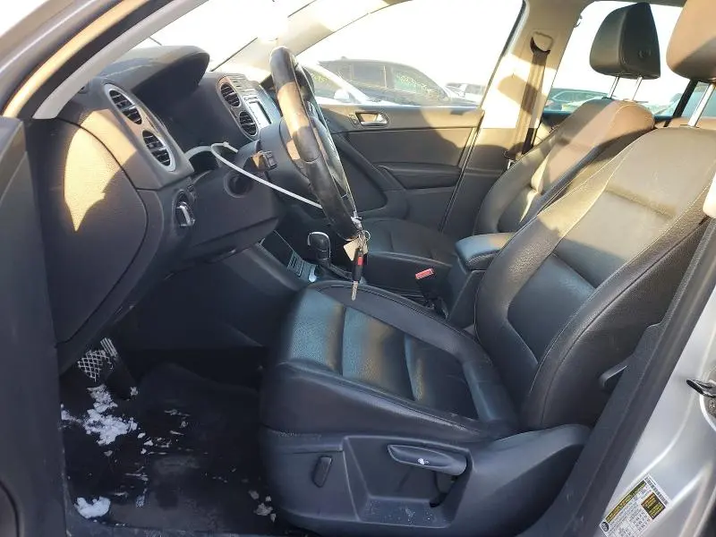 2011 VOLKSWAGEN TIGUAN S  