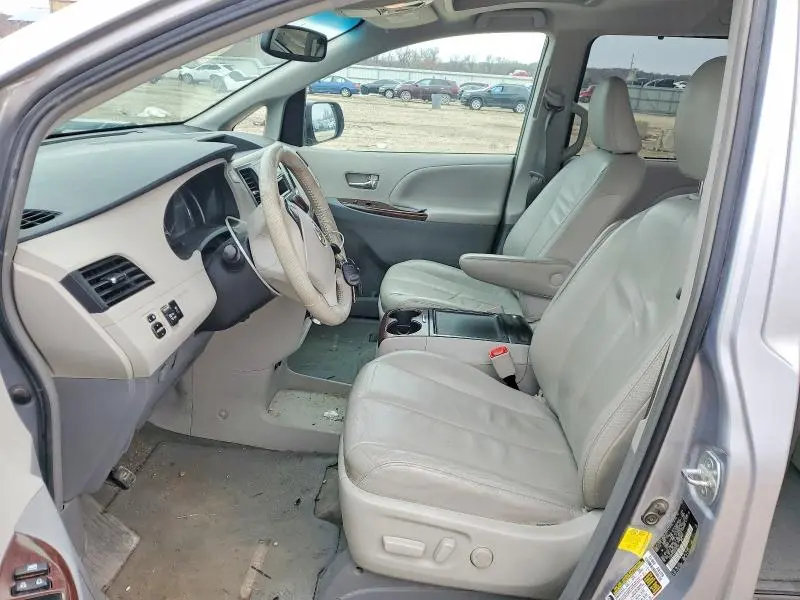 2012 TOYOTA SIENNA XLE  