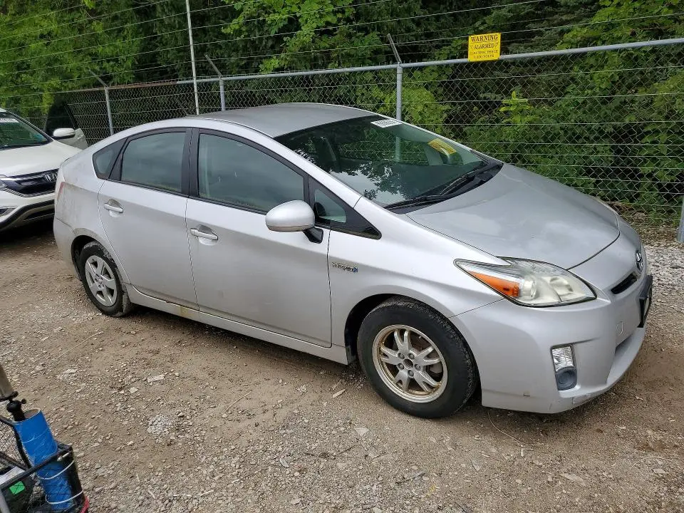 2010 TOYOTA PRIUS III  