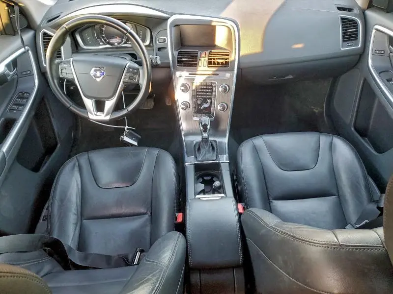 2016 VOLVO XC60 T6 PREMIER  