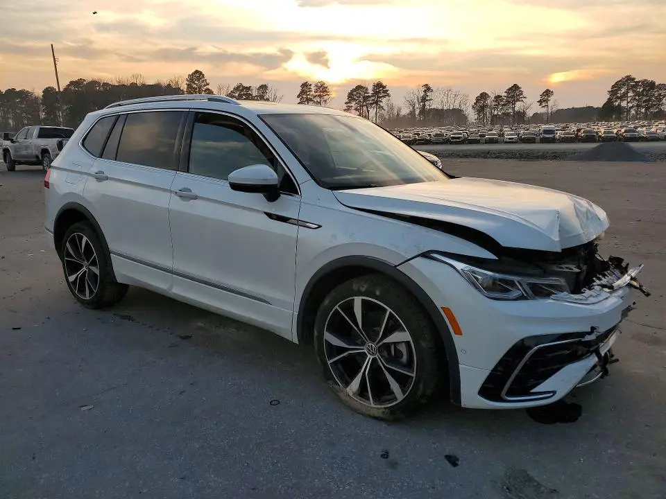 2023 VOLKSWAGEN TIGUAN SEL R-LINE BLACK  