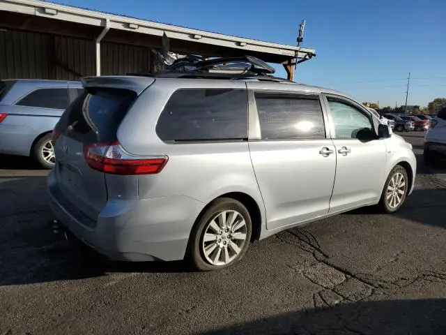 2017 TOYOTA SIENNA XLE  