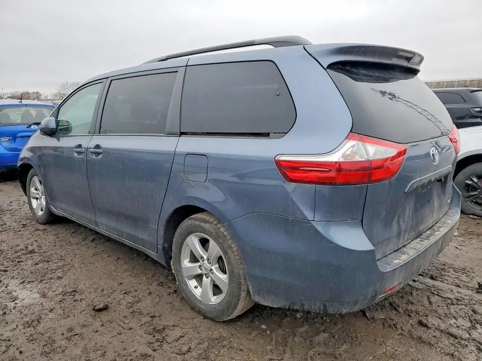 2015 TOYOTA SIENNA LE  