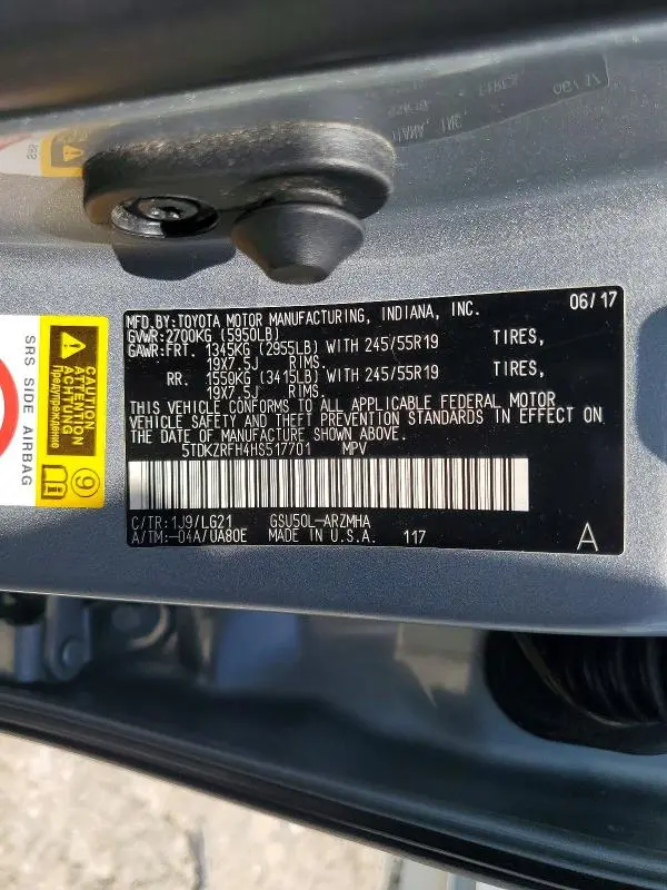2017 TOYOTA HIGHLANDER SE  