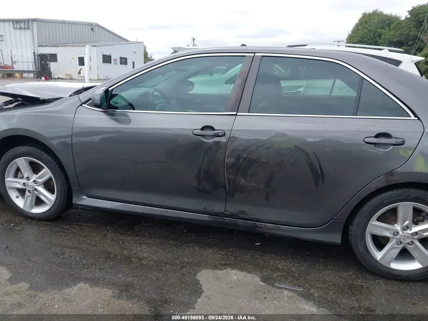 2014 TOYOTA CAMRY SE