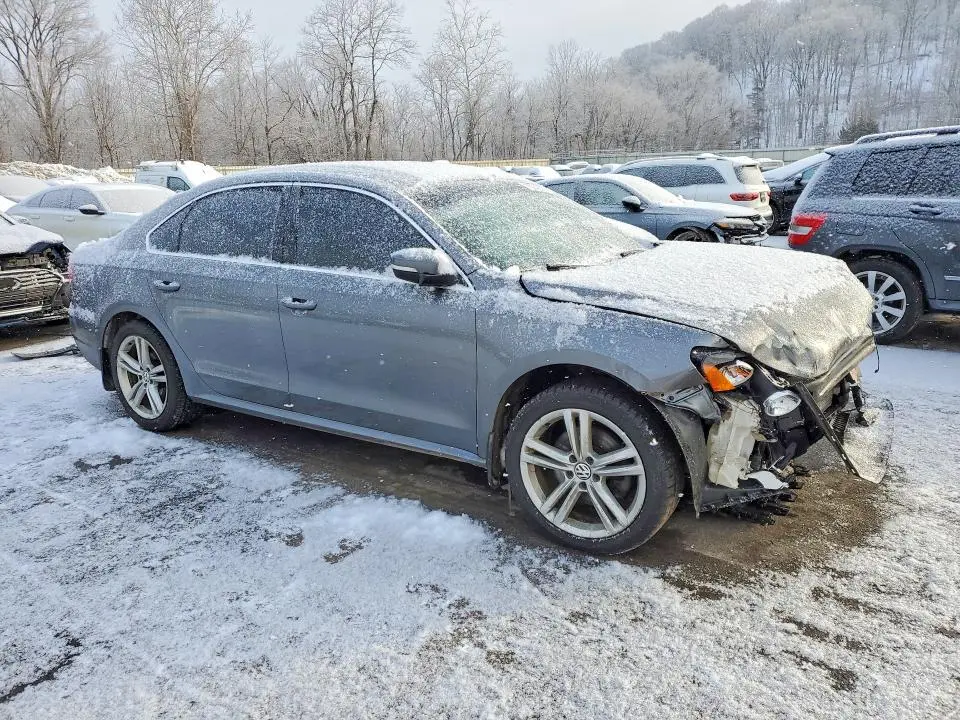 2015 VOLKSWAGEN PASSAT SE  