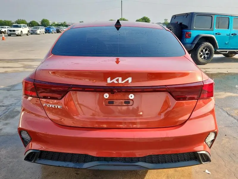 2023 KIA FORTE LX  