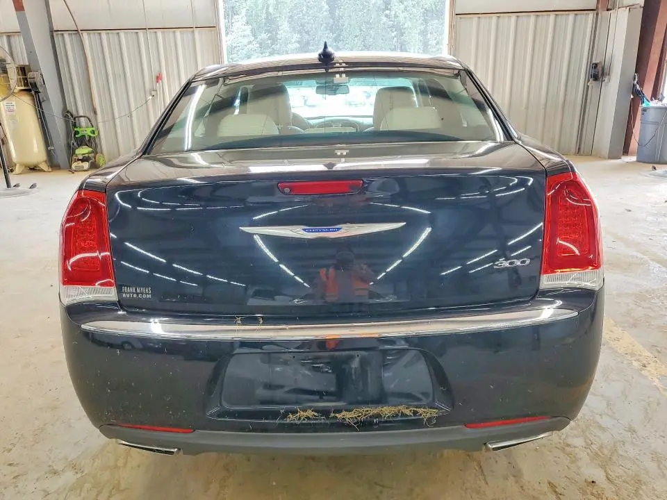 2019 CHRYSLER 300 LIMITED  