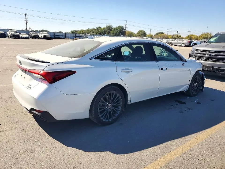 2021 TOYOTA AVALON XSE  