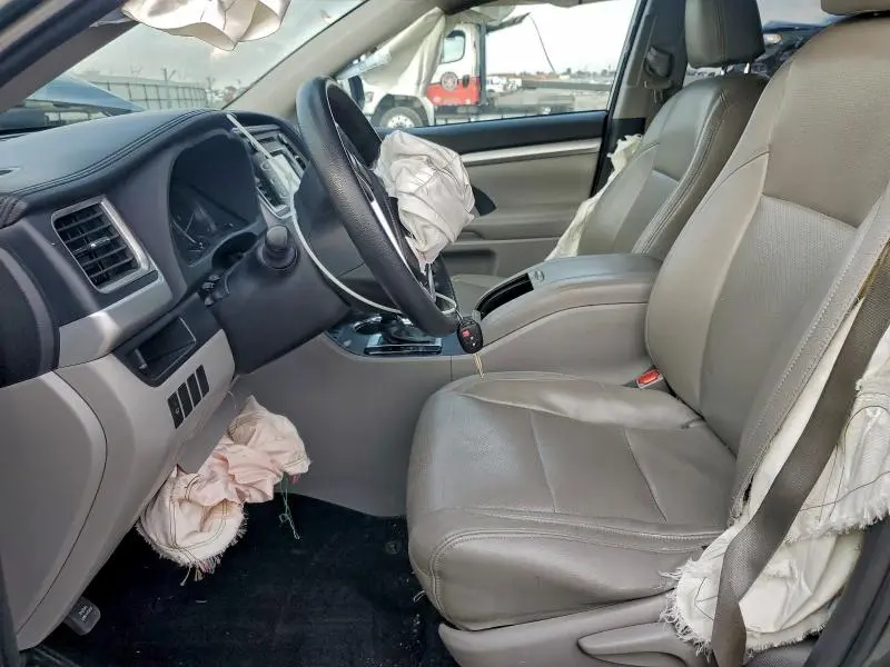 2015 TOYOTA HIGHLANDER LE  