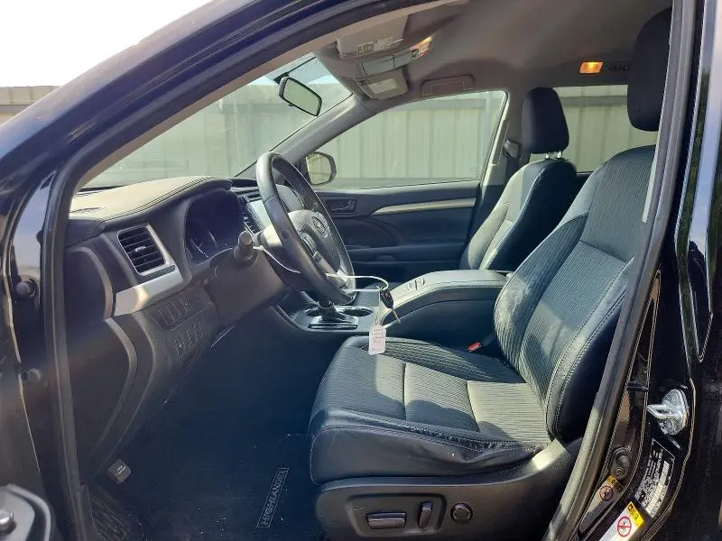 2016 TOYOTA HIGHLANDER LE PLUS  