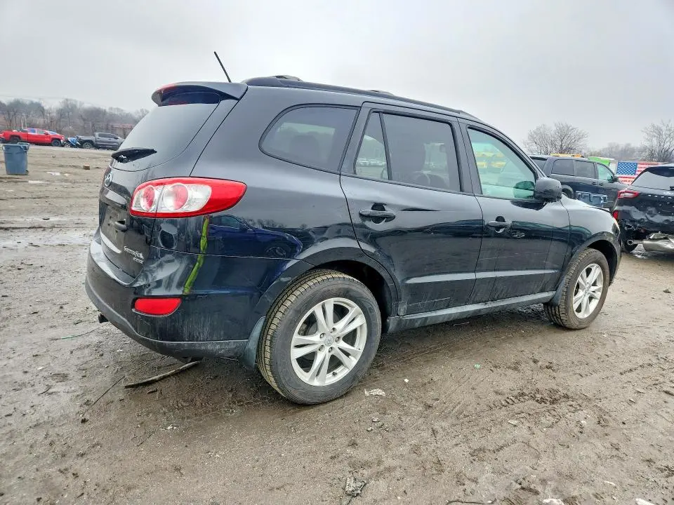 2011 HYUNDAI SANTA FE SE  