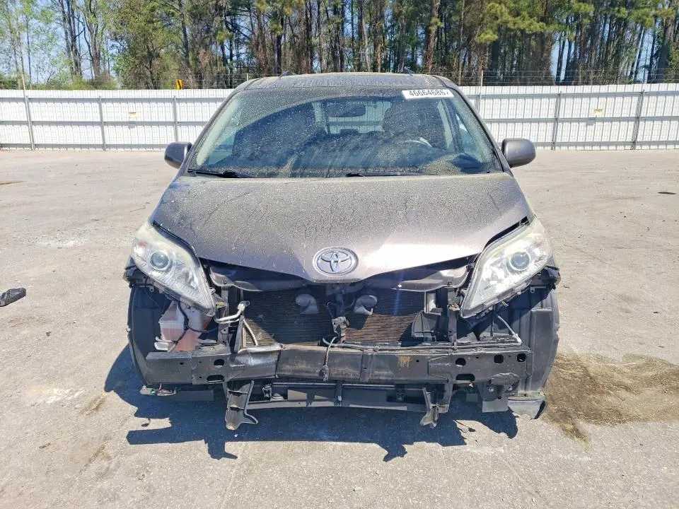 2015 TOYOTA SIENNA XLE 8-PASSENGER  