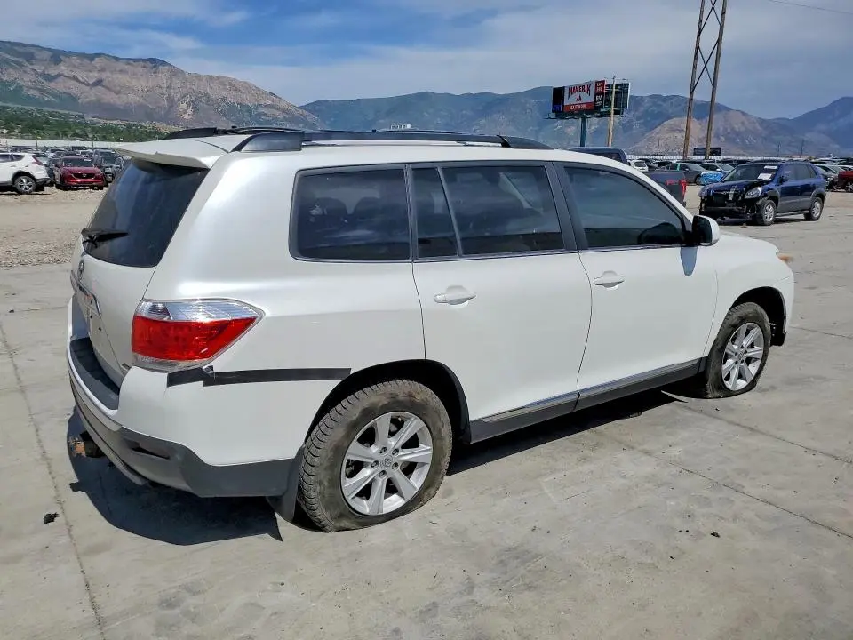 2013 TOYOTA HIGHLANDER SE  