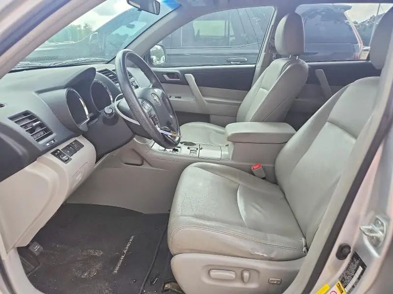 2013 TOYOTA HIGHLANDER PLUS  