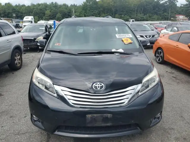2017 TOYOTA SIENNA XLE  