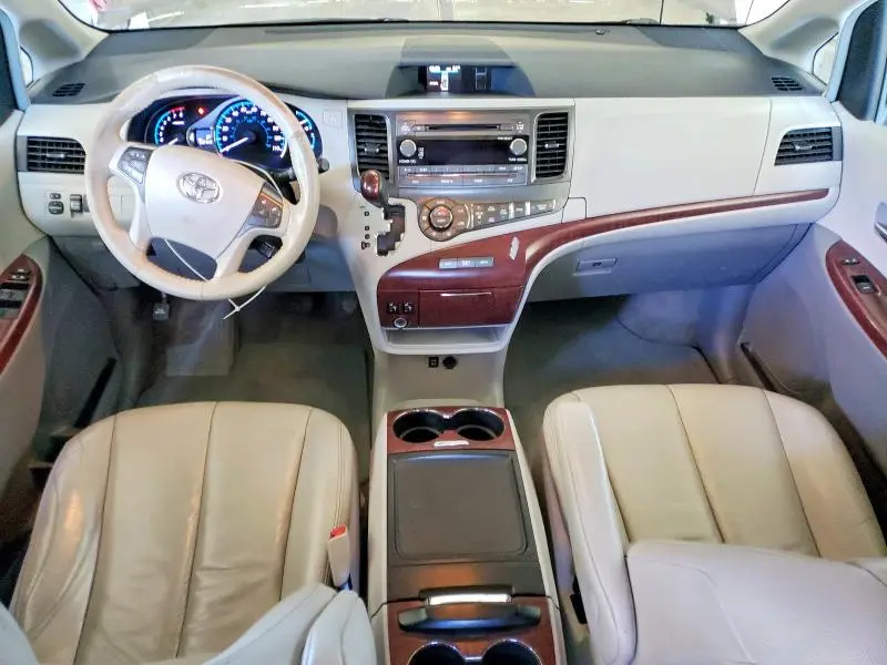 2014 TOYOTA SIENNA XLE 7-PASSENGER  