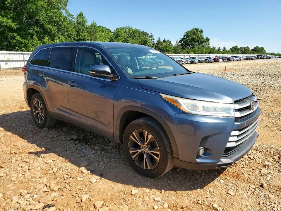 2017 TOYOTA HIGHLANDER LE PLUS  