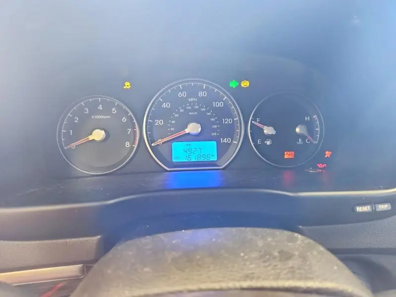 2011 HYUNDAI SANTA FE SE  