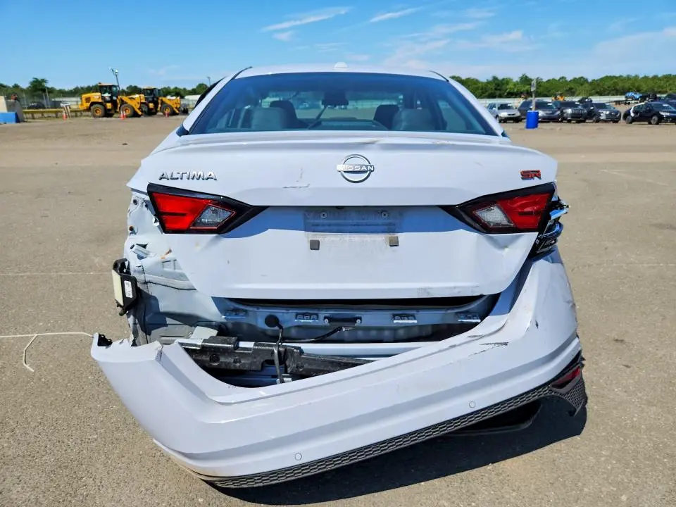 2024 NISSAN ALTIMA SR  