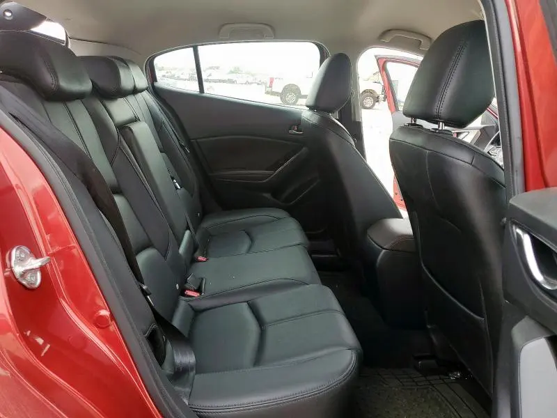 2018 MAZDA 3 TOURING  