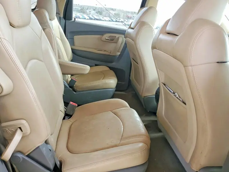 2010 CHEVROLET TRAVERSE LT  