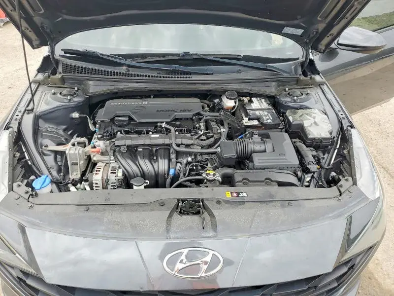 2021 HYUNDAI ELANTRA SE  
