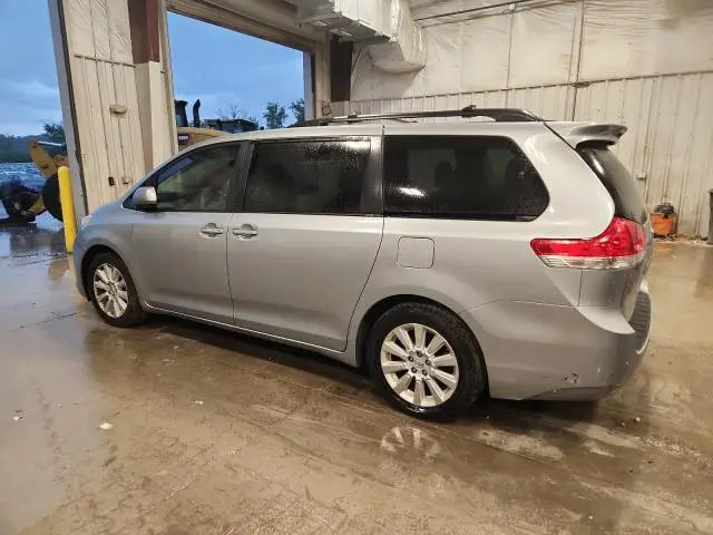 2014 TOYOTA SIENNA XLE  