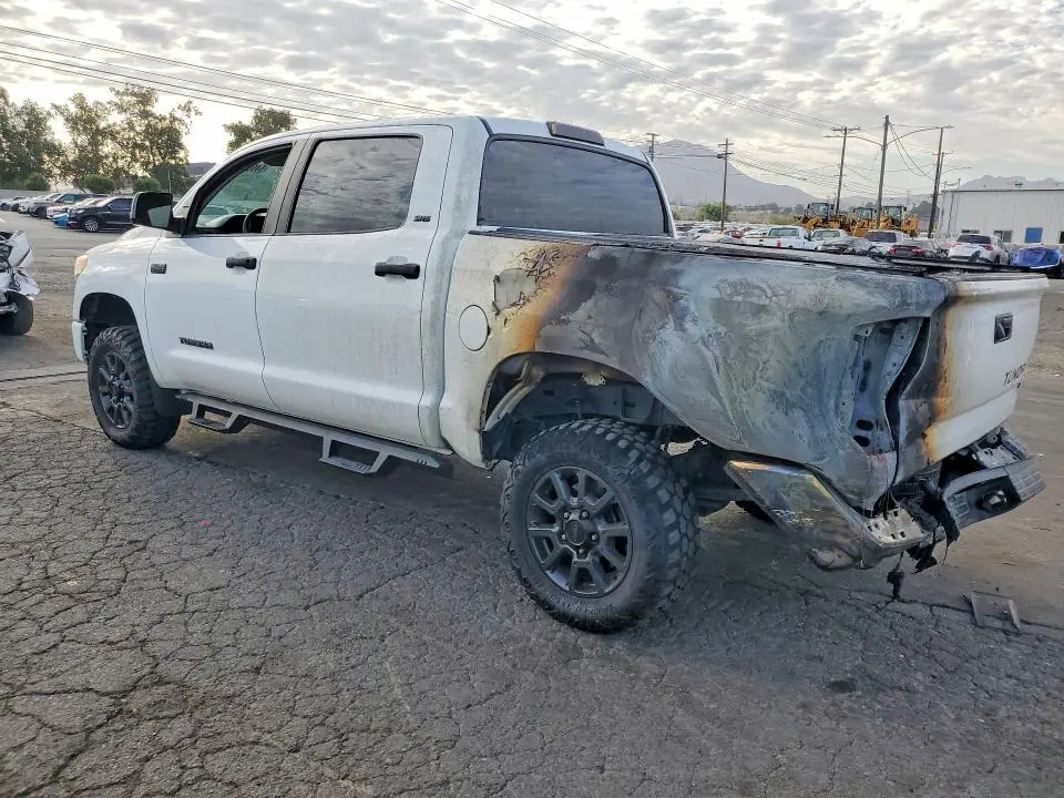 2016 TOYOTA TUNDRA CREWMAX SR5  