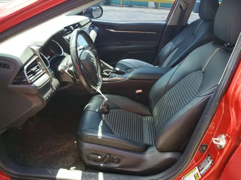 2019 TOYOTA CAMRY SE  