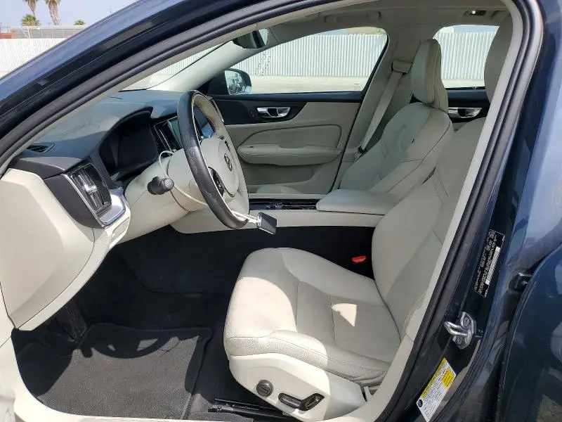 2020 VOLVO S60 T5 MOMENTUM  