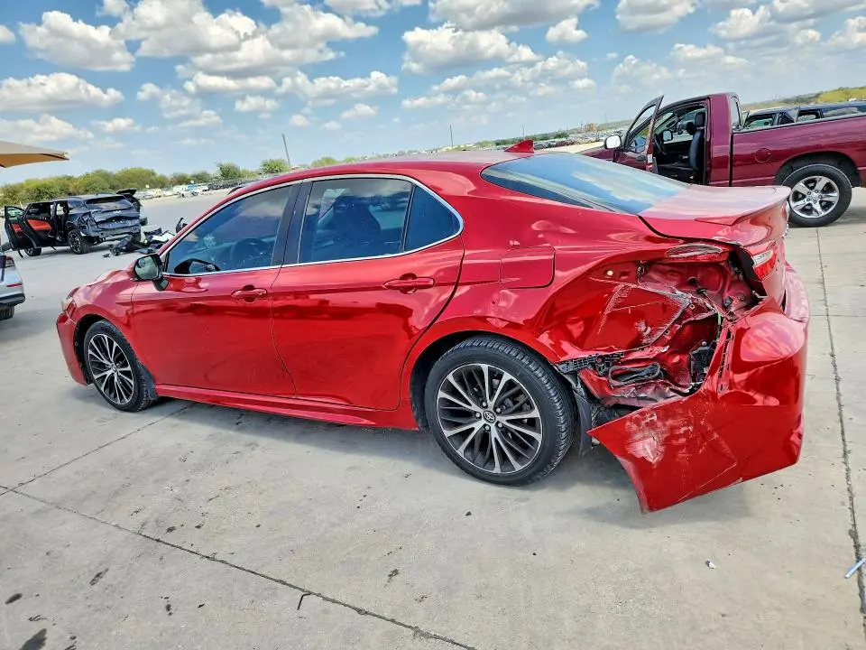 2019 TOYOTA CAMRY SE  