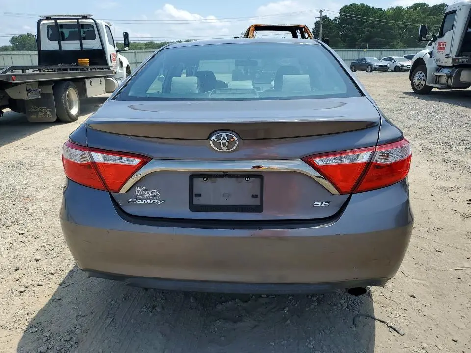 2015 TOYOTA CAMRY SE  
