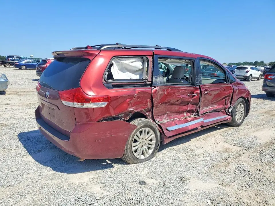 2014 TOYOTA SIENNA XLE 8-PASSENGER  