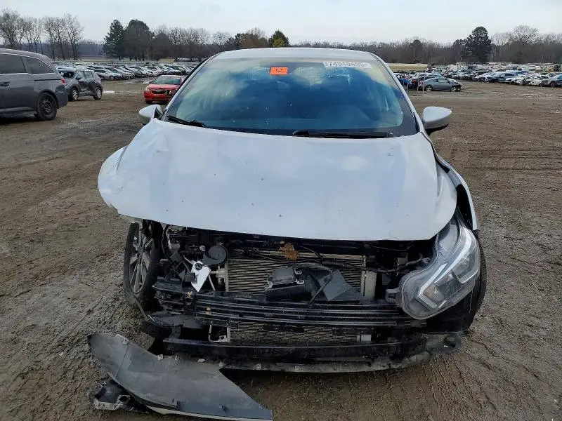 2023 NISSAN VERSA SV  