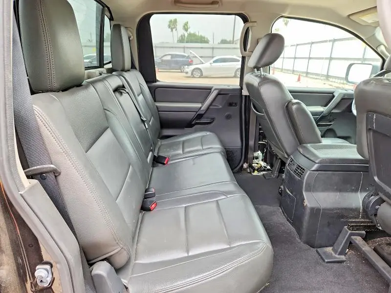 2014 NISSAN TITAN SV  