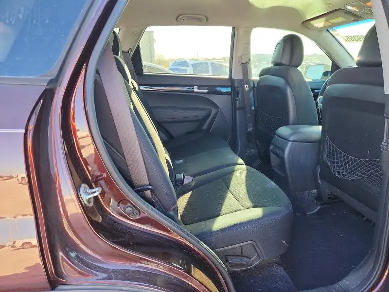 2015 KIA SORENTO LX  