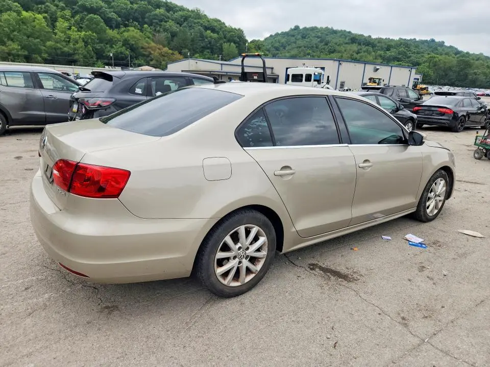 2013 VOLKSWAGEN JETTA SE  