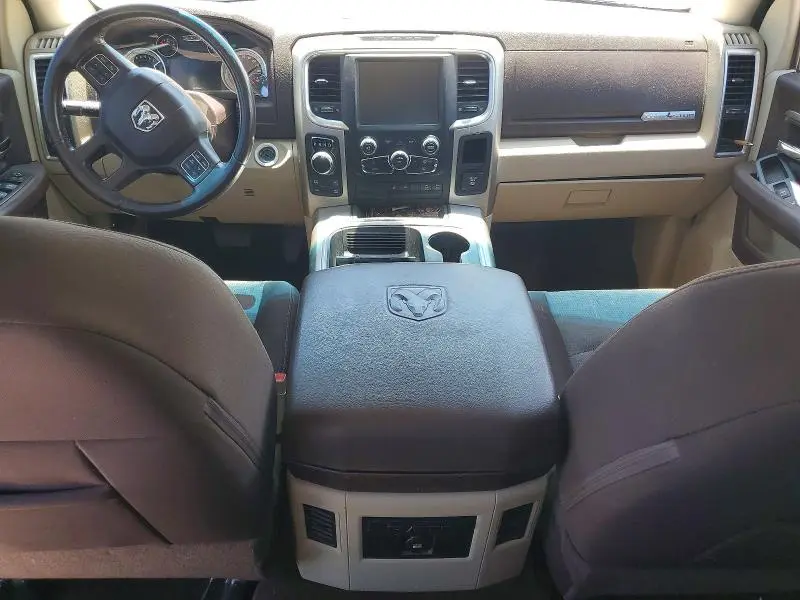 2016 RAM 1500 SLT  