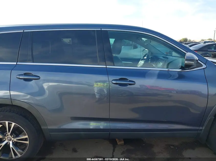 2019 TOYOTA HIGHLANDER LE