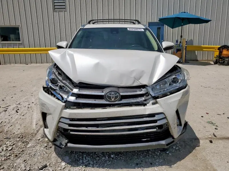 2018 TOYOTA HIGHLANDER SE  