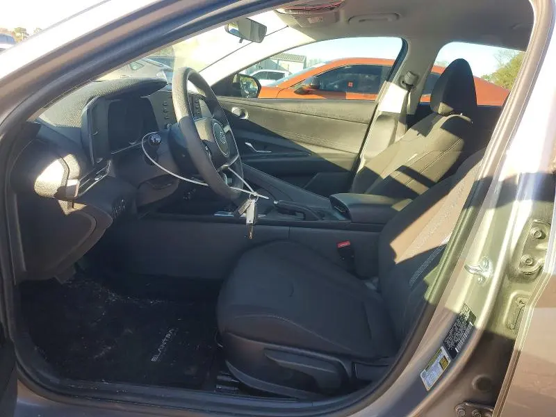 2023 HYUNDAI ELANTRA SE  