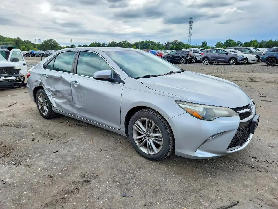 2016 TOYOTA CAMRY SE  
