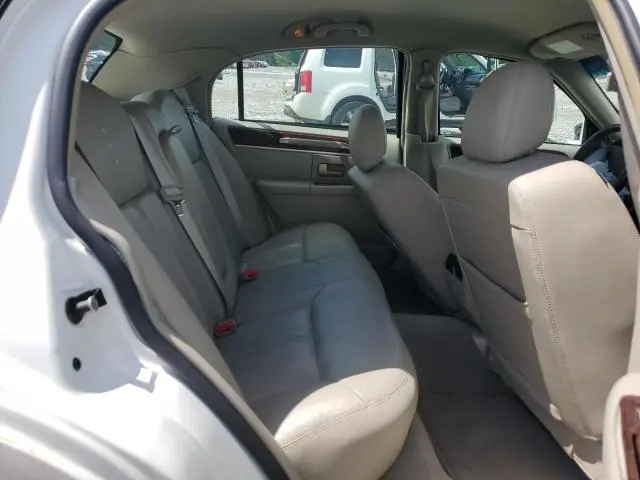 2010 LINCOLN TOWN CAR SIGNATURE LIMITED  