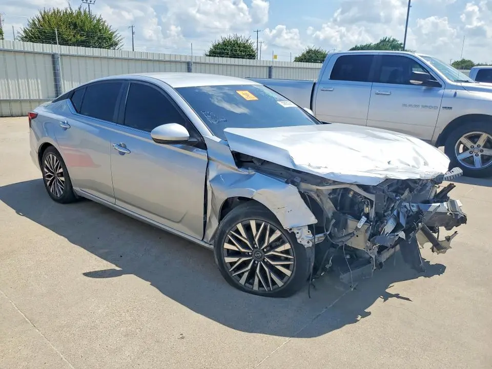 2023 NISSAN ALTIMA SV  