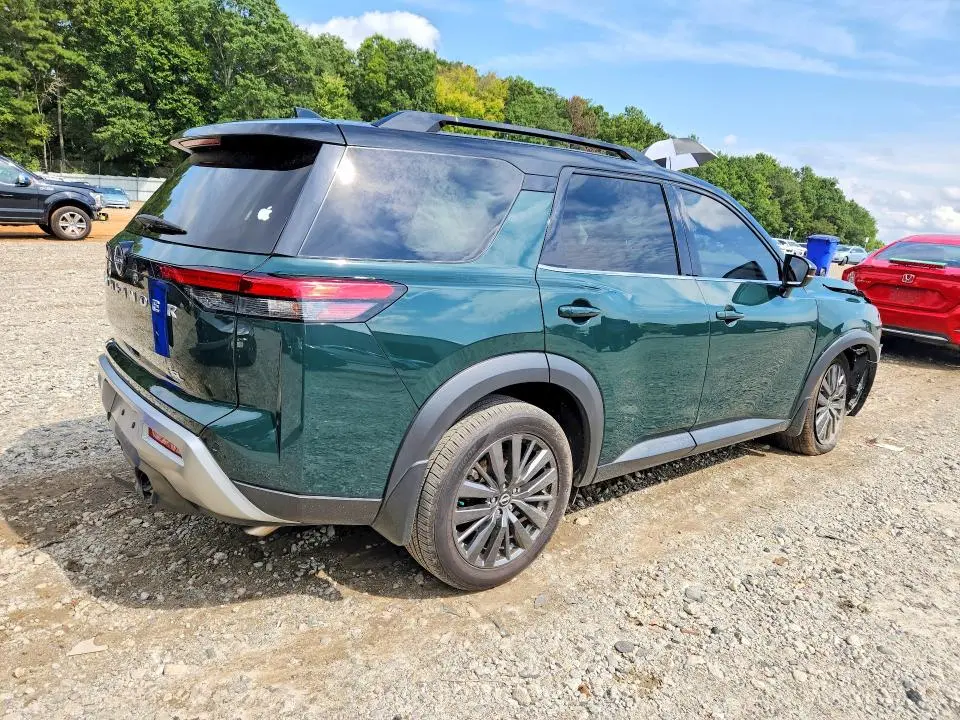 2022 NISSAN PATHFINDER SL  